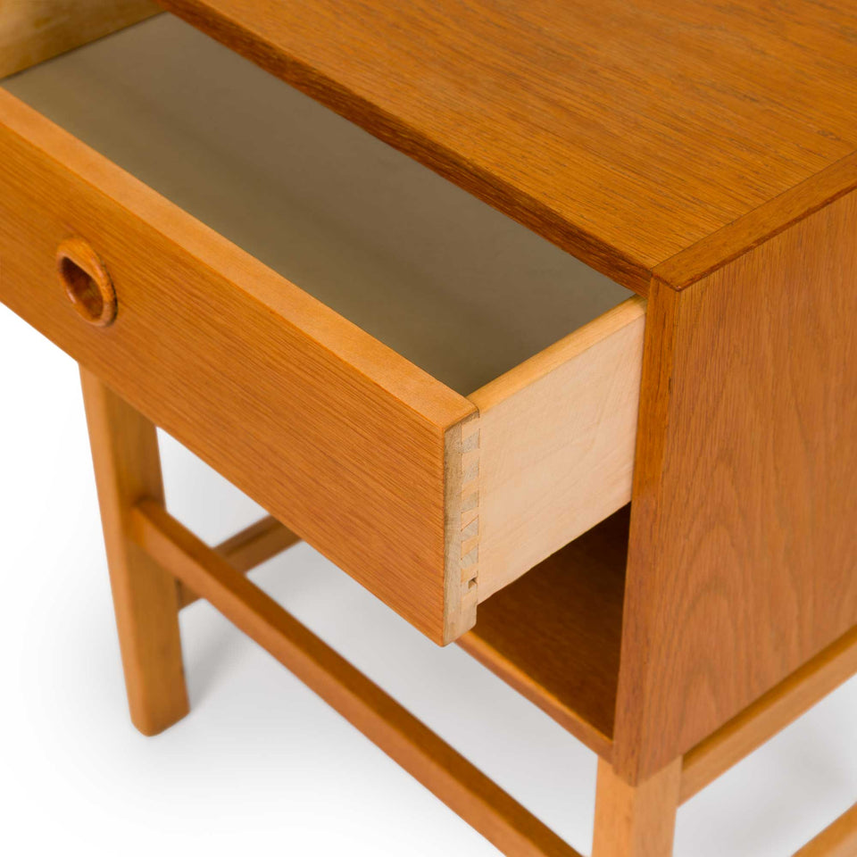 Vintage Danish Mid-Century Teak Nightstands/ Side Tables (Pair)